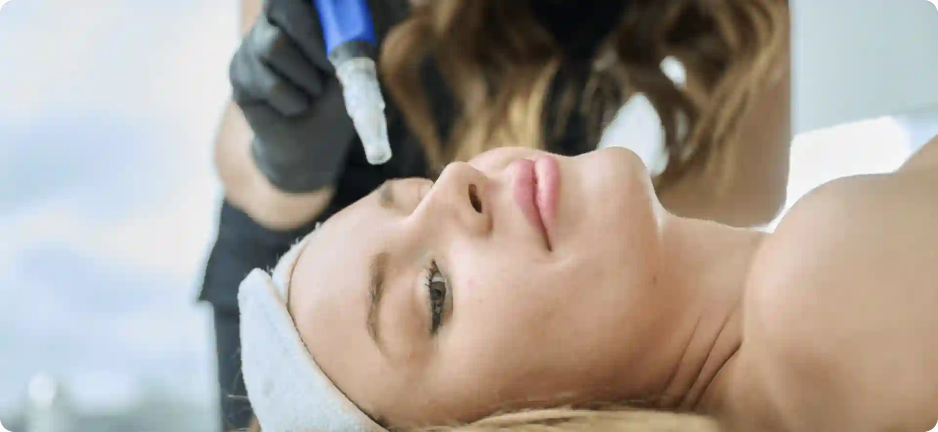 How Do Microneedles Trigger New Collagen and Elastin in Loose Skin Bournemouth?
